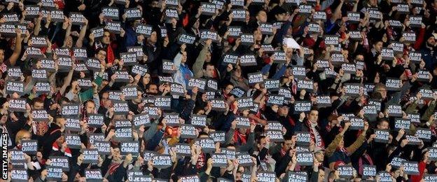 Guingamp fans held up signs in solidarity