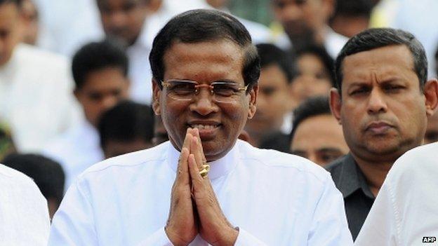 Sri Lankan President Maithripala Sirisena arrives to address the nation from outside the Buddhist Temple of Tooth in the central town of Kandy (11 January 2015)