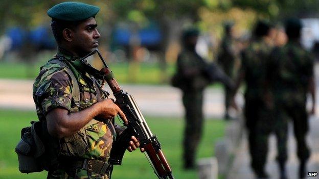 A Sri Lankan Special Task Force (STF) soldier stands guard as Sri Lanka's newly-elected president Maithripala Sirisena is sworn in at Independence Square in Colombo (09 January 2015)