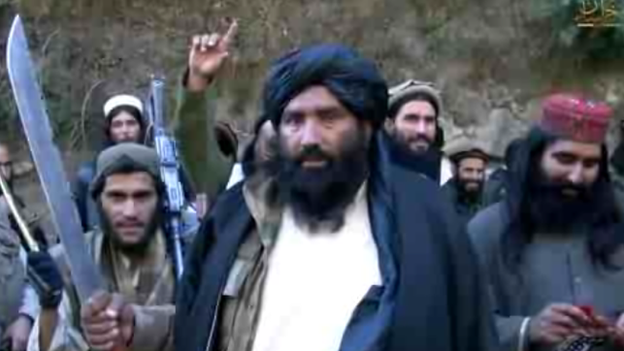 Video has emerged showing several Afghan commanders said to be backing Islamic State