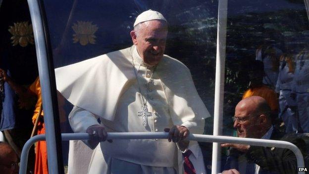 Pope Francis after arriving at the Katunayake International Airport in Colombo, Sri Lanka