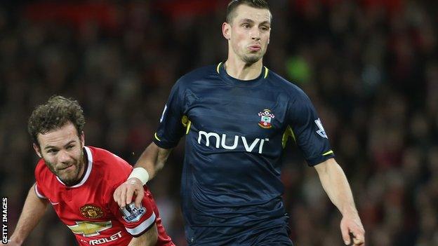 Morgan Schneiderlin of Southampton and Manchester United's Juan Mata