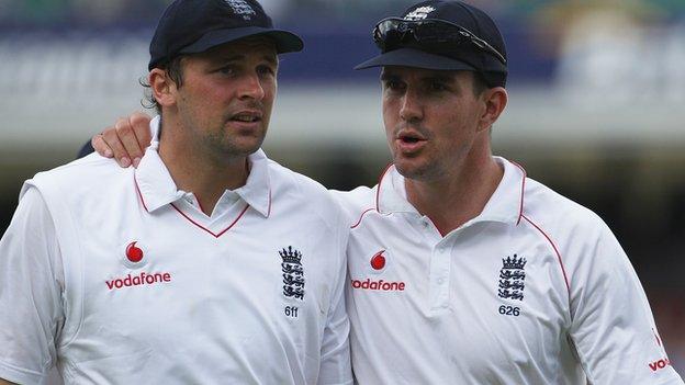 Steve Harmison (left) and Kevin Pietersen