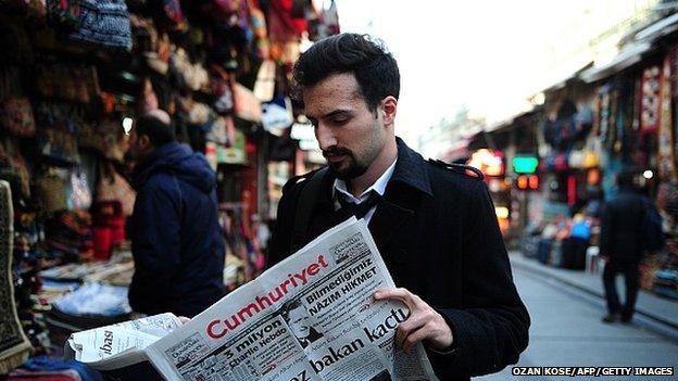 A picture of a man in Turkey reading a copy of Cumhuriyet newspaper