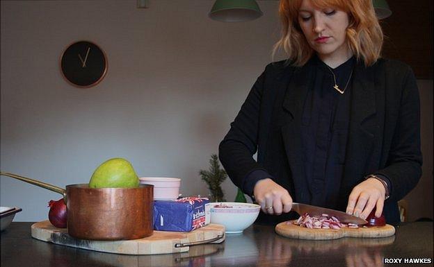 Lauren Potts making the Victorian curry recipe