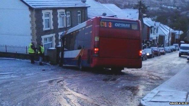 Bus skidded on ice in Wattstown, Rhondda