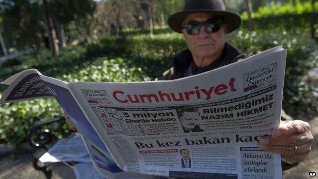 A man reads Cumhuriyet, the leading pro-secular Turkish newspaper, in Istanbul, Turkey, 14 January 2015