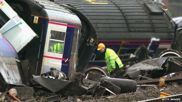 Railway workers deal with the aftermath of the Ufton Nervet disaster