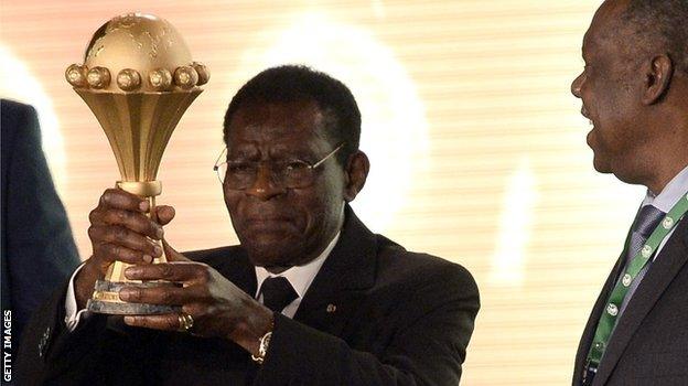 Equatorial Guinea President Teodoro Obiang Nguema (left)