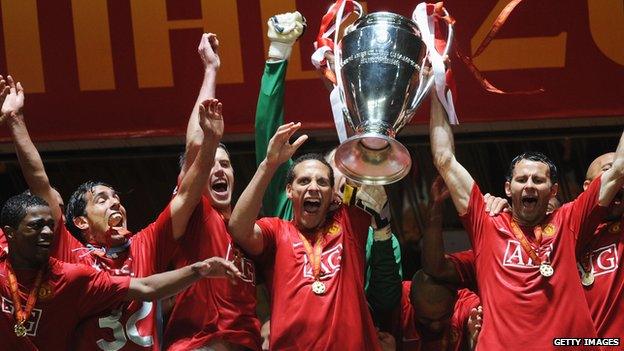 Manchester United celebrate winning the Champions League in 2008