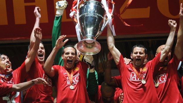 Manchester United celebrate winning the Champions League in 2008