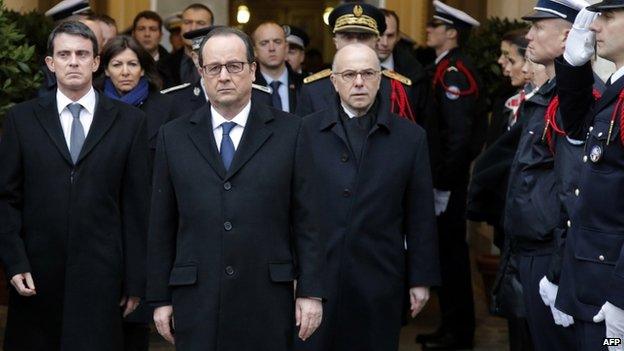 Francois Hollande (C) with PM Manuel Valls (L) and Interior Minister Bernard Cazeneuve (R)