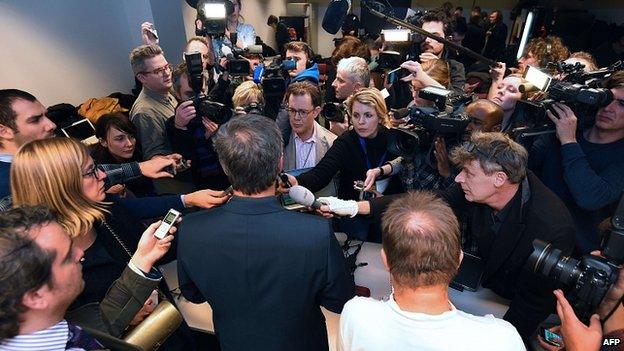 Federal prosecutor spokesman Eric Van der Sypt (centre) talks at a press conference in Brussels. 15 Jan 2015