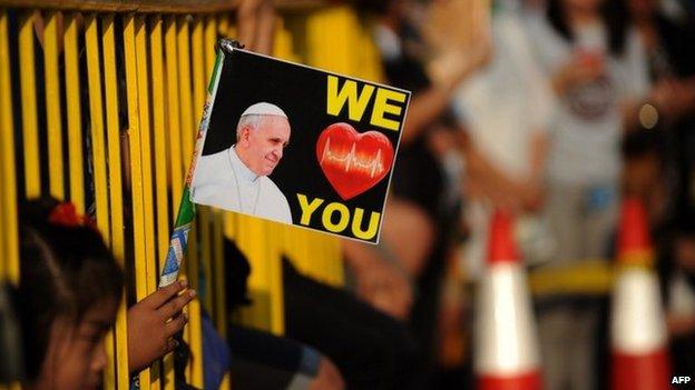 Well-wishers line the streets to catch a glimpse of Pope Francis in Manila on 15 January 2015