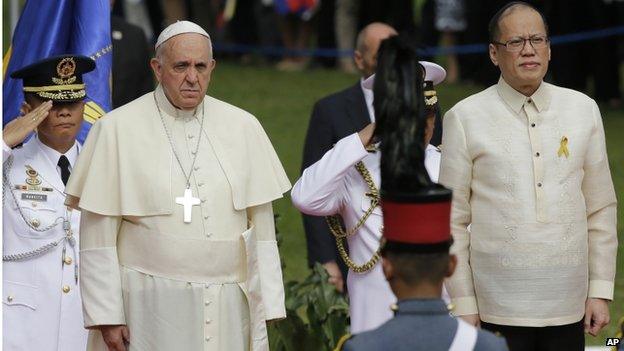 Pope Francis, left, and Philippine President Benigno Aquino III stand together during the welcoming ceremony Friday, 16 January 2015 at the Presidential Palace grounds in Manila, Philippines