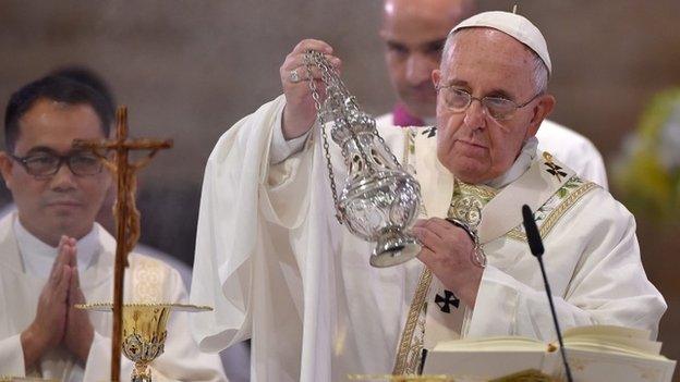 Pope Francis leads a mass with bishops, priests and nuns in the Cathedral of the Immaculate Conception in Manila, Philippines, 16 January 2015.