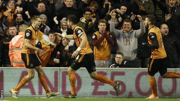 Dave Edwards celebrates his goal with Wolves teammates