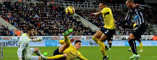 Yoan Gouffran scores for Newcastle against Southampton