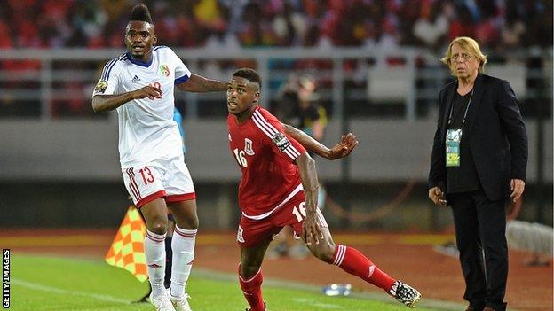 Claude LeRoy (right) watches his side earn a draw against Equatorial Guinea