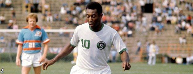 Pele makes his debut for New York Cosmos