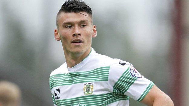 Kieffer Moore playing for Yeovil