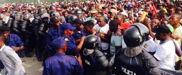 Fan delayed as they attempt to enter Zambia v DR Congo