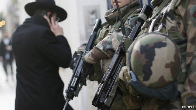 Soldiers patrolling Jewish neighbourhood in Paris