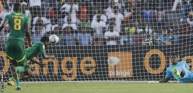 Mame Biram Diouf scores