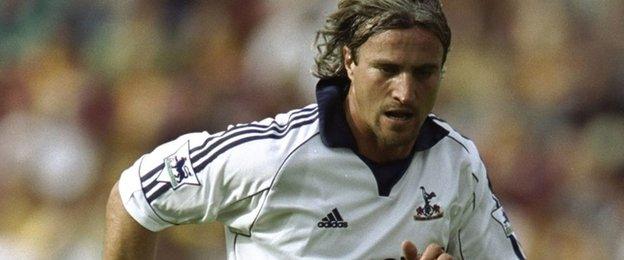 David Ginola playing for Tottenham