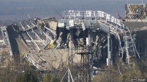 Front of Donetsk airport building on 9 Oct 2014 after weeks of shelling