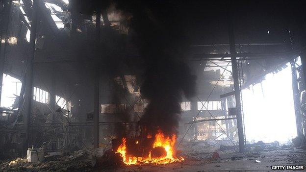 Vehicle burns during shelling of Donetsk airport (16 Oct)