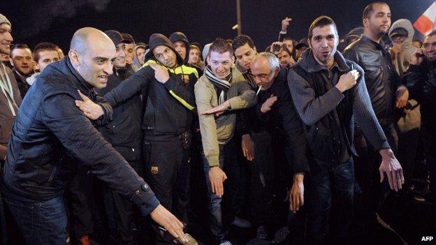 Youths doing quenelle salute, Jan 2014