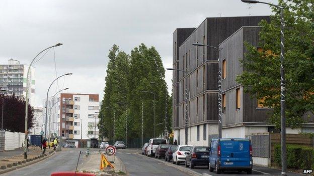 Apartments in Clichy-sous-Bois suburb, May 2014 pic