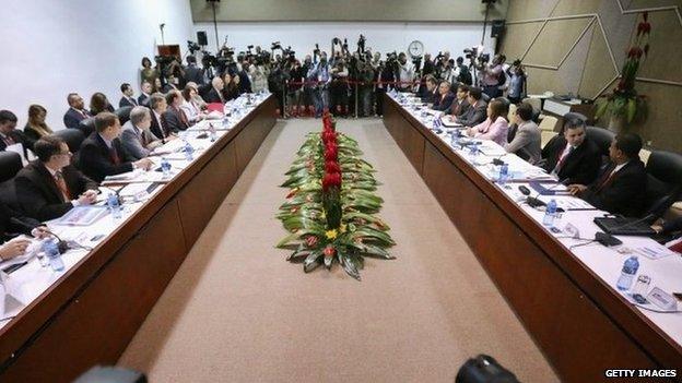 Alex Lee, Deputy Assistant Secretary for South America and Cuba, and Josefina Vidal (R), Cuban Foreign Ministry North America Director, sit down for the start of historic talks between the U.S. and Cuba at the Palacio de las Convenciones de La Habana January 21, 2015 in Havana, Cuba.