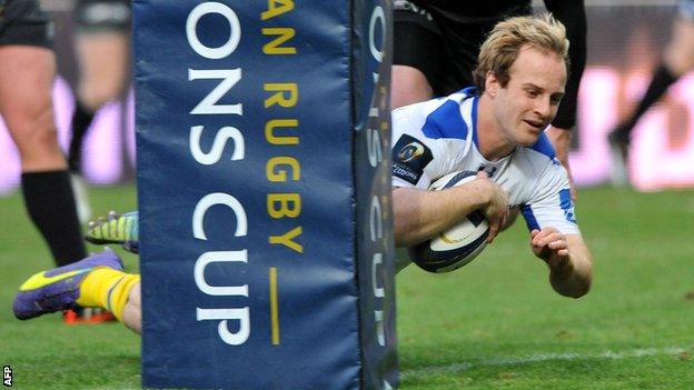 Nick Abendanon dives over to score Clermont's first try in their win over Saracens