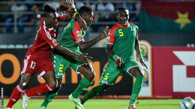 Thierry Bifouma (L) challenges Burkina Faso's defender Steeve Yago and Burkina Faso's defender Mohamed Koffi