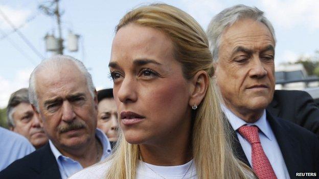 Andres Pastrana (left), Lilian Tintori and Sebastian Pinera (right) outside the Ramo Verde prison