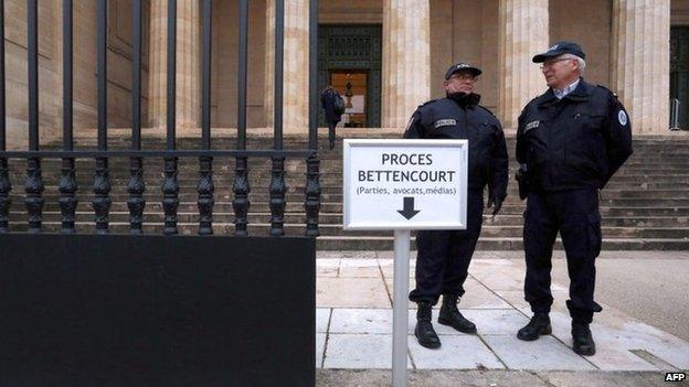 Police at opening of Bettencourt exploitation trial, 26 Jan 2015