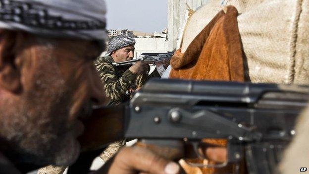 Fighters from the Popular Protection Units (YPG) and the Free Syrian Army (FSA) take aim during the battle for Kobane (19 November 2014)