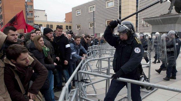 Clash in Pristina, 27 Jan 15