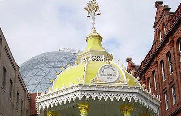 Jaffe fountain at Victoria Square