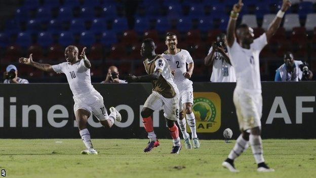 Andre Ayew (left) celebrates