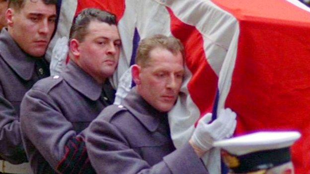 Lincoln Perkins (in the middle of the image) carried Churchill's coffin with seven other men