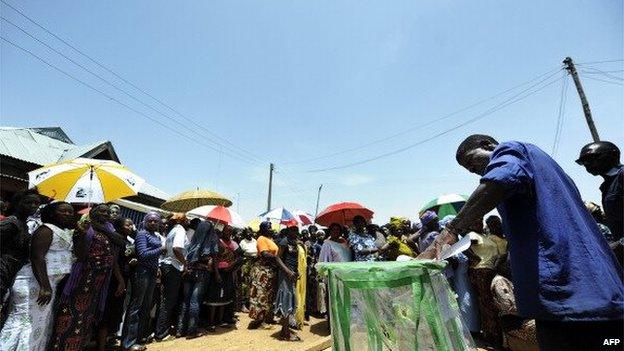 A Nigerian man casts his ballot as others wait for their turn on 26 April 2011 at a polling station in Jos