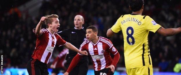 Che Adams (second right)