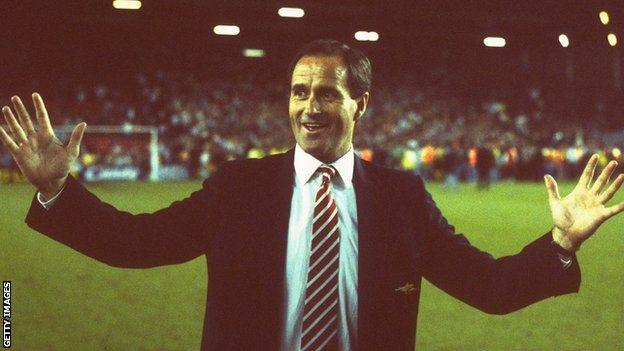 Fe ddangosodd George Graham ffydd yn y llanc 19 oed o Abertawe