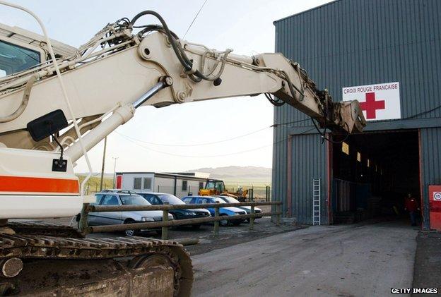 Crane in front of Sangatte refugee camp in 2002