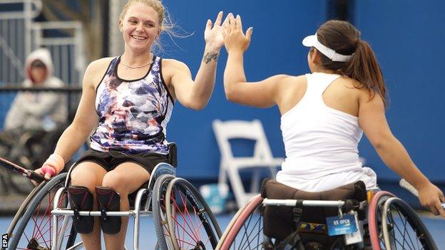 Jordanne Whiley (left) with Yui Kamiji