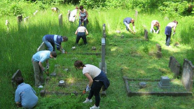 Arnos Vale Cemetery volunteers