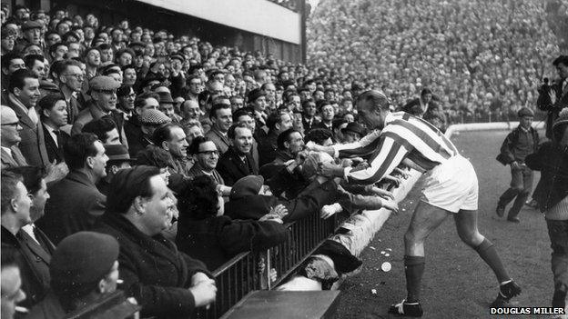 Sir Stanley Matthews in farewell match in 1965